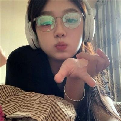 男生女生向前冲